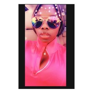 Meet your Posher, Gennia